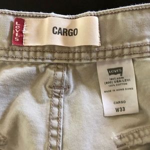 Men’s Levi cargo shorts